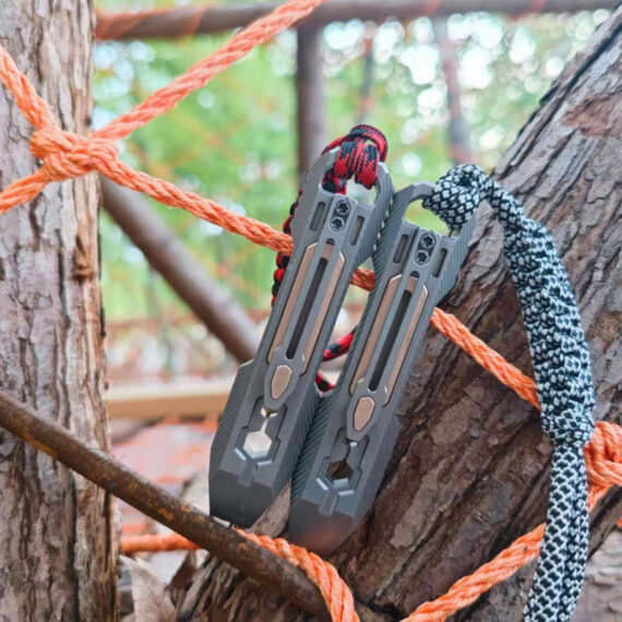Titanium Alloy EDC Multi-Function Pry Bar Self-Defense Glass Breaker (3)